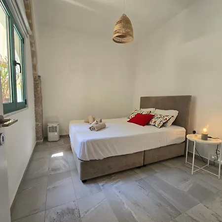 Maison Zenon Center لارنكا