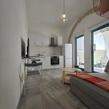 Maison Zenon Center * لارنكا