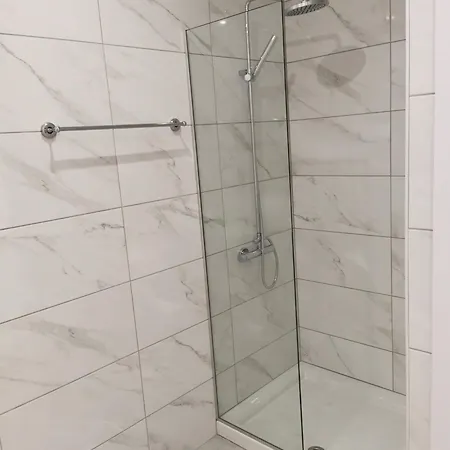 Maison Zenon Center * لارنكا