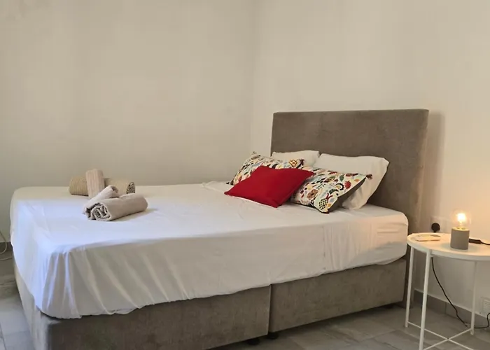 Maison Zenon Center *